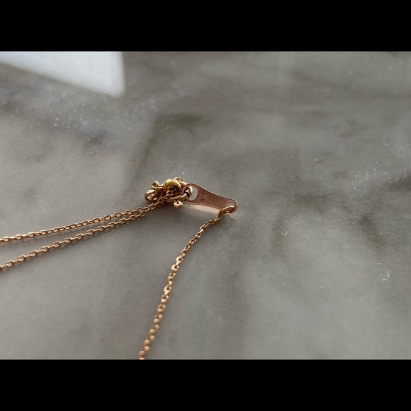 V-Shaped diamond necklace - Picture 3 of 4